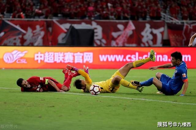 湖人在斯洛文尼亚集训 全队合照亮相