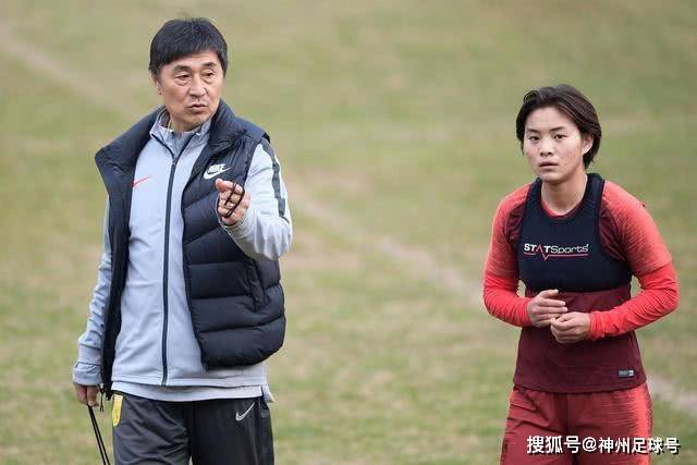 罗马成为首支穿齐1至99号球衣的俱乐部