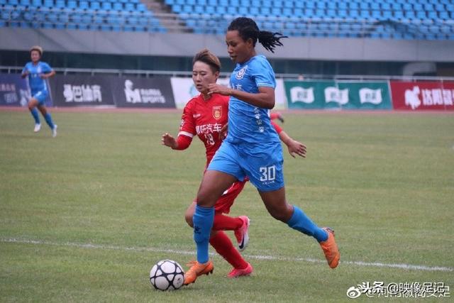 邵佳一寄语少儿球员：敢拼敢抗、永不放弃